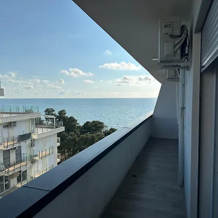 Hotel De Lux 3*